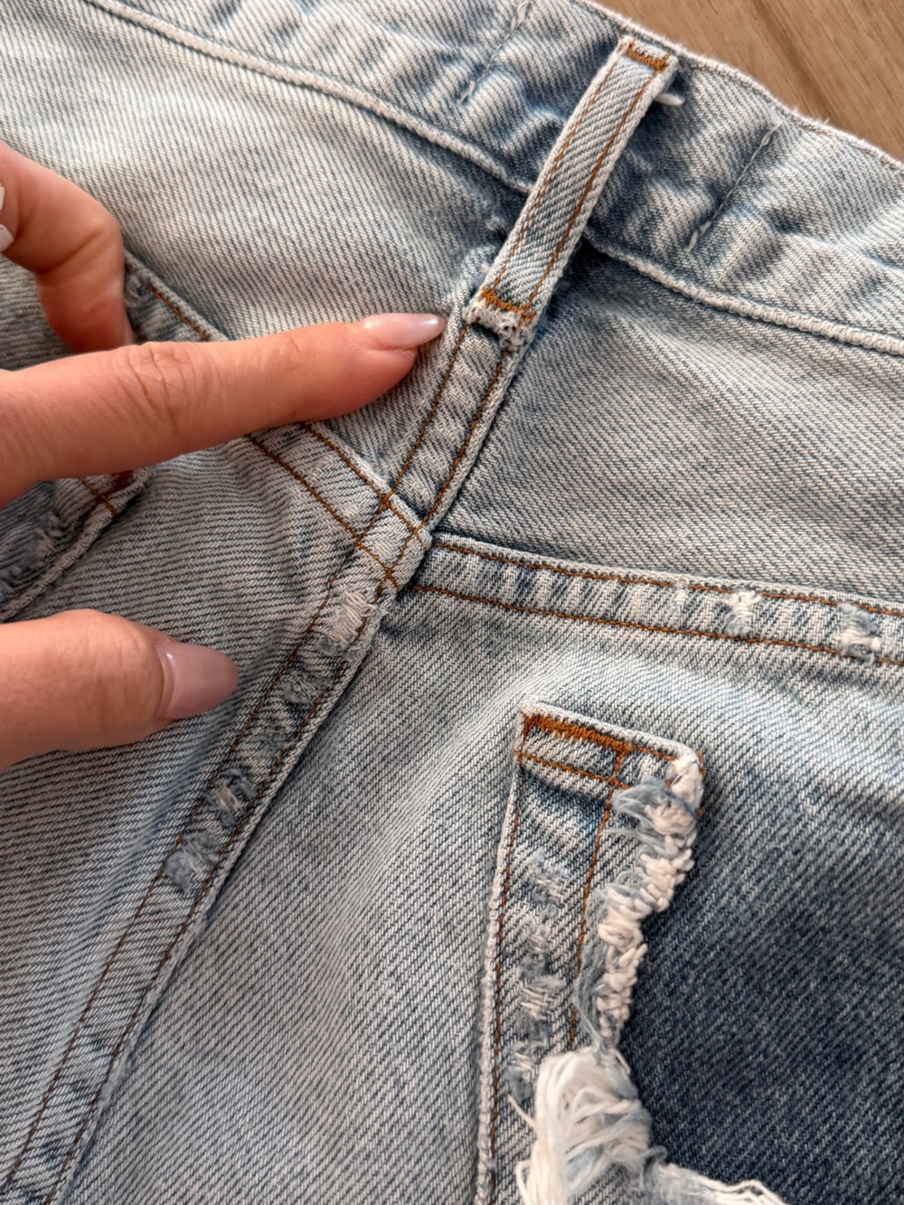 AGOLDE Parker Light Blue Distressed High-Rise Women’s Jeans Shorts - Picture 8 of 8